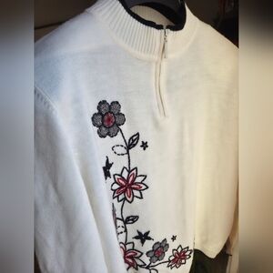Alfred Dunner Vintage Cream V-Neck Sweater w Embroidered Floral Design 23in P2P